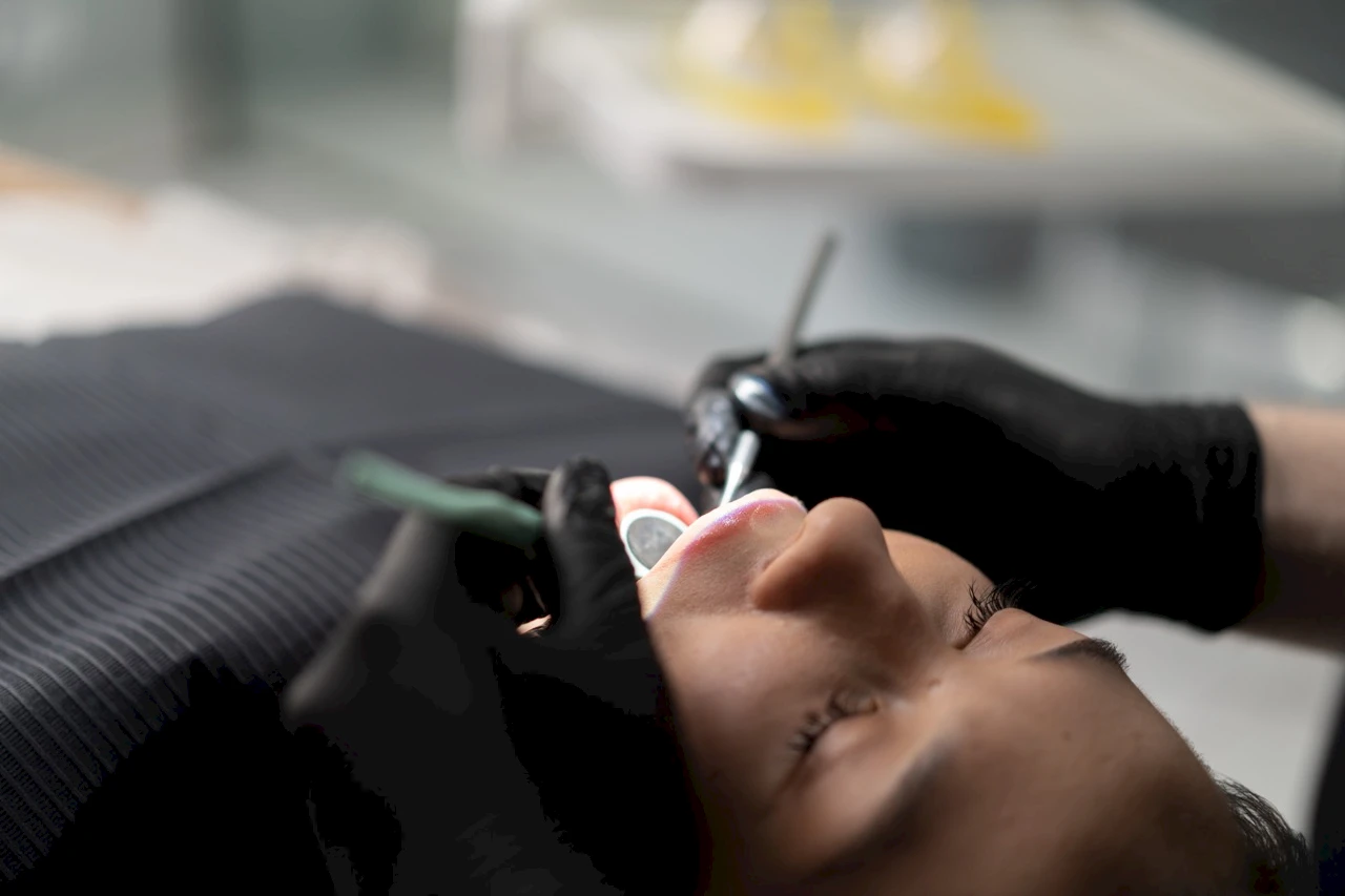 Profesyonel Diş Beyazlatma: Kapsamlı Kılavuz